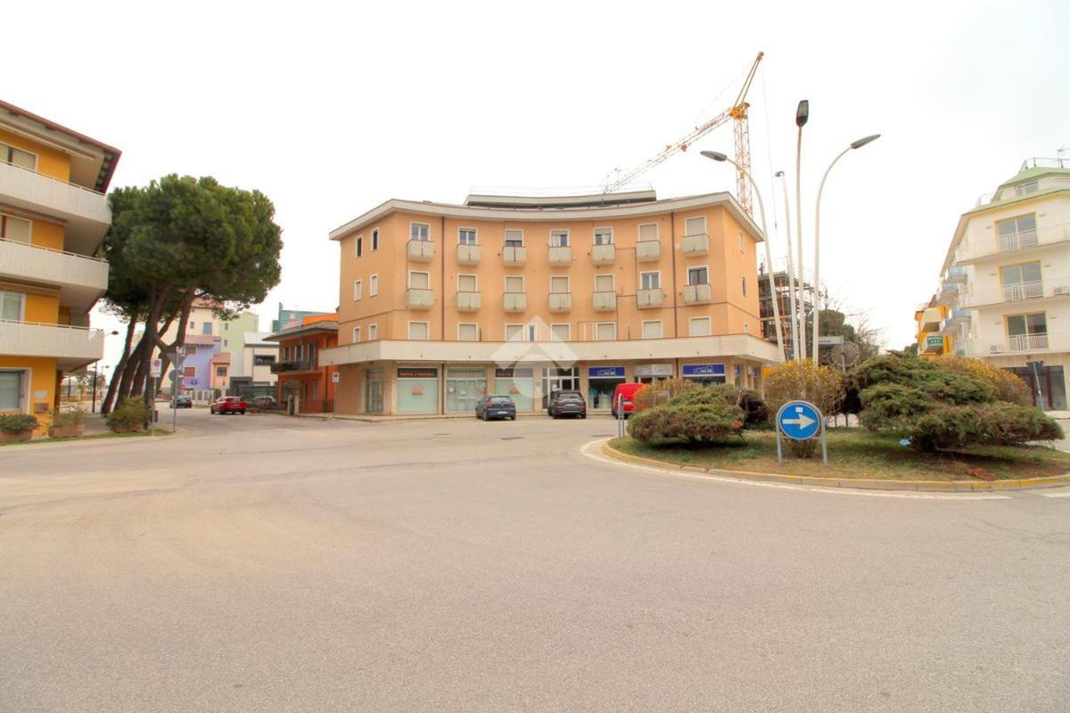 Ampio Bilocale Caorle Lungomare Levante Exterior foto